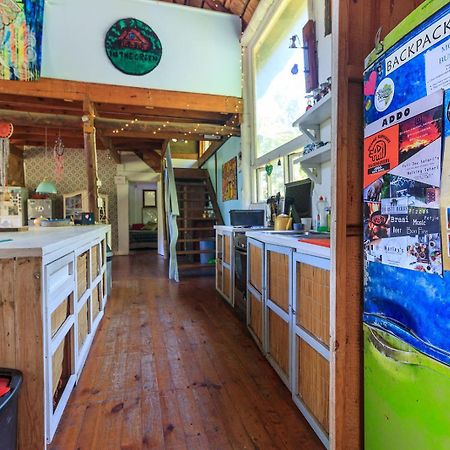 In The Green Backpackers Morgans Bay Exterior foto